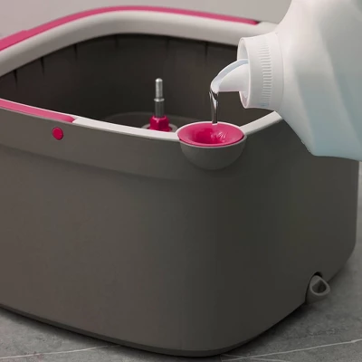 True & Tidy TrueClean Spin Mop & Bucket System With Silicone Sweeper 4 True & Tidy TrueClean Spin Mop & Bucket System With Silicone Sweeper - Image 4