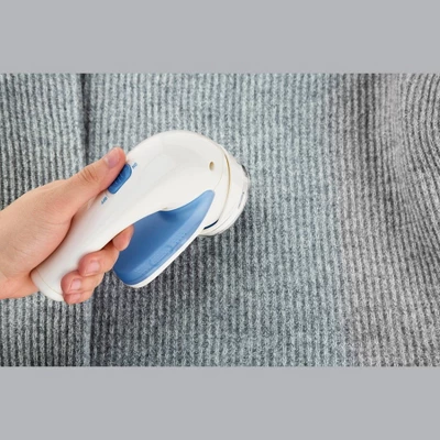 Conair Fabric Shaver - White: Portable Lint & Sweater Shaver, Battery Operated 4 Conair Fabric Shaver - White: Portable Lint & Sweater Shaver, Battery Operated - Image 4